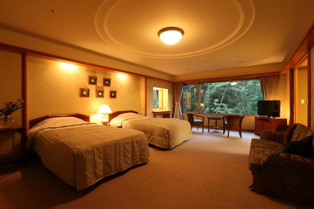 Lits et intérieur d’une chambre mixte de Shogetsutei