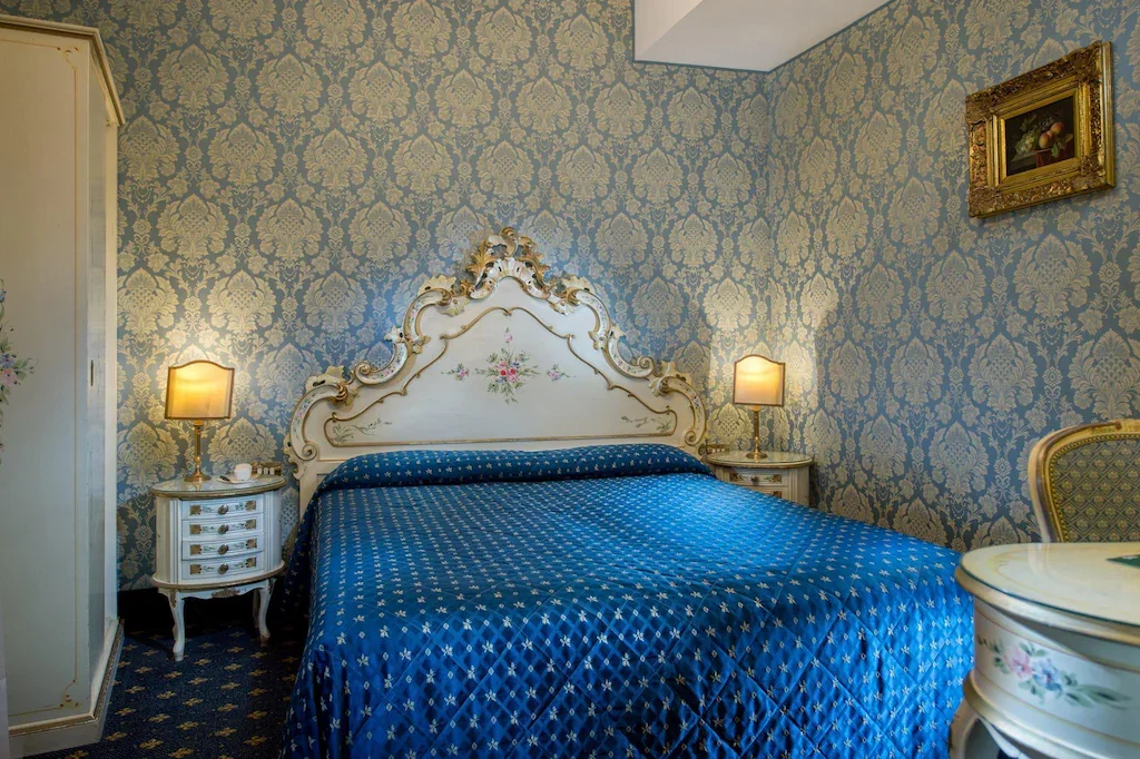 Bett im Beispielzimmer Economy Room with Semi-Double Bed